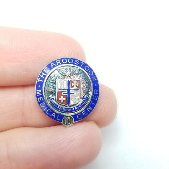 Vintage Sterling Silver Aroostook Medical Center 10 Years of Service Brooch Pin - Picture 5 of 6